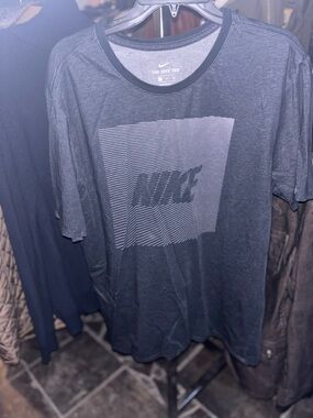 Nike Men’s Charcoal Graphic Short Sleeve Tee